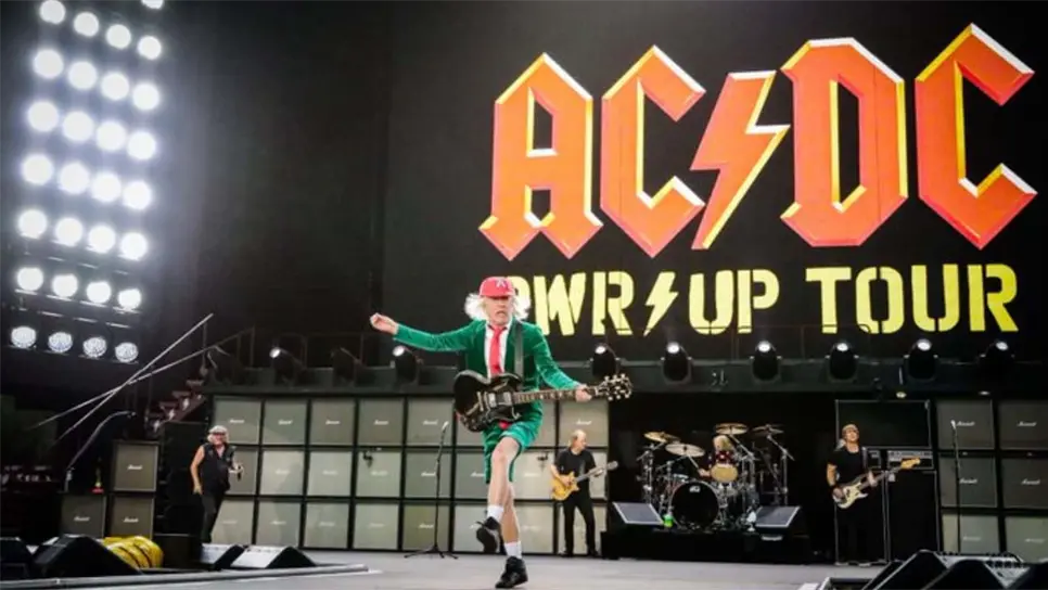 Se trata de The Pretty Reckless, la potente agrupación de Hard Rock liderada por la actriz convertida en rockera,  Taylor Momsen, conocida por su papel de Jenny Humphrey en la serie Gossip Girl