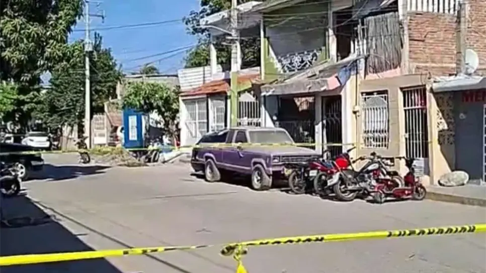 FOTO: Padre e hijo fueron asesinados a balazos en la Loma Atravesada de Mazatlán. Sujetos a bordo de una moto les dispararon este domingo