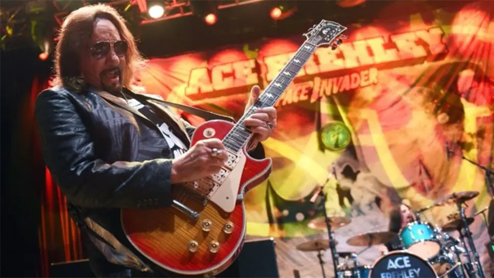 Dichas autoridades mencionaron que la cusa del fallecimiento de Ace Frehley fue ocasionada de manera accidental, debido que el músico sufrió un traumatismo craneoencefálico contundente provocado por una fuerte caída