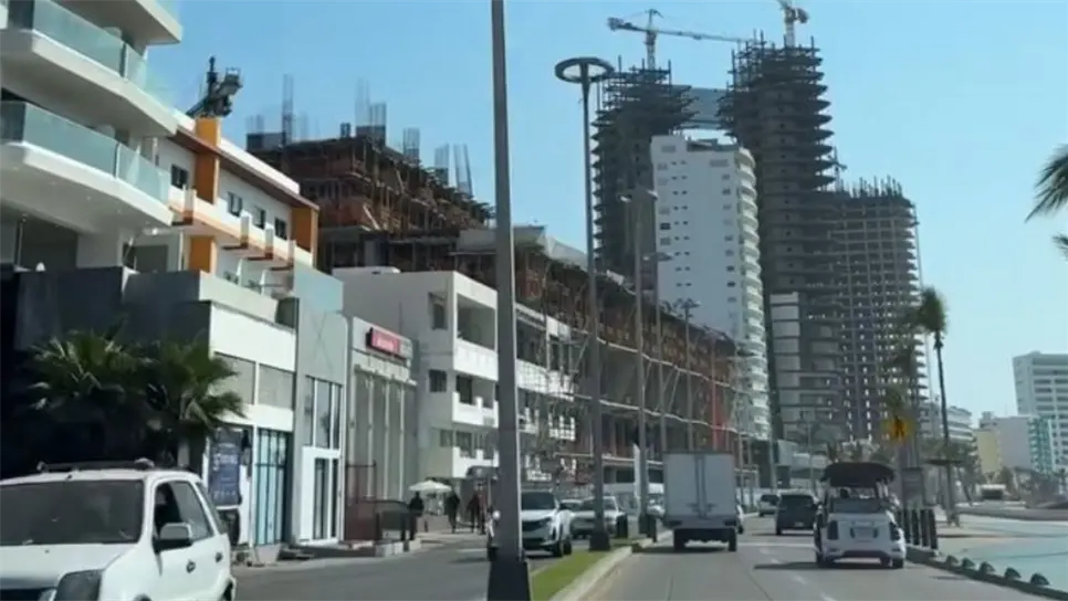 El líder empresarial precisó que, al incluir los desarrollos ubicados a una o dos cuadras detrás del malecón, la cifra supera las 200 construcciones activas