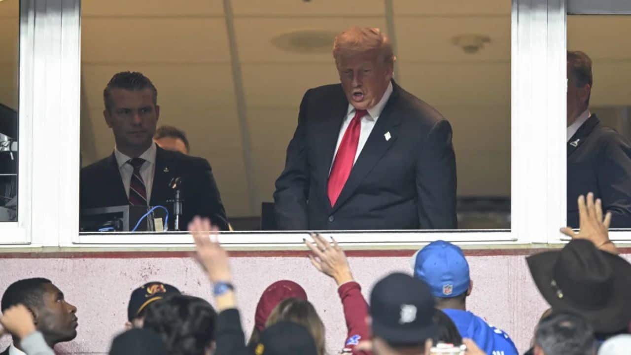 Abuchean a Donald Trump en partido de los Commanders de la NFL | VIDEO