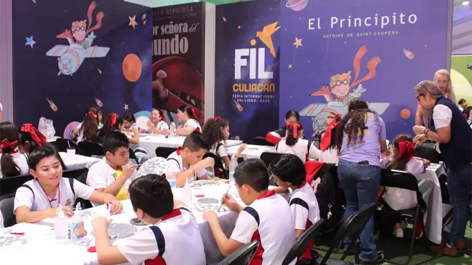 FOTO: El alcalde destacó que en esta tercera edición de la Feria del Libro Infantil ha sido un éxito