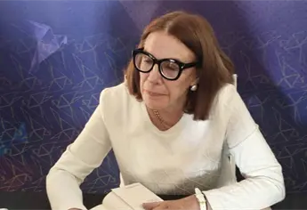 Pide Sabina Berman que no se infiltren viejos de la derecha en la marcha de la generación Z