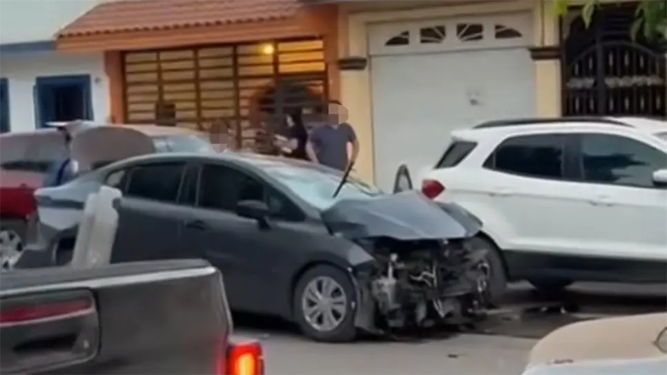 Varios vehículos terminaron destrozados. (FOTO: Cortesía).