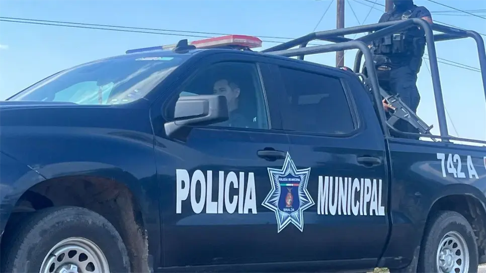 Tras una persecución autoridades recuperan un vehículo que había sido despojado en Culiacán