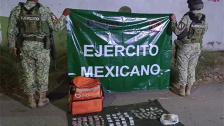 Aseguran en Culiacán una mochila de DiDi con un arma de fuego y droga en su interior