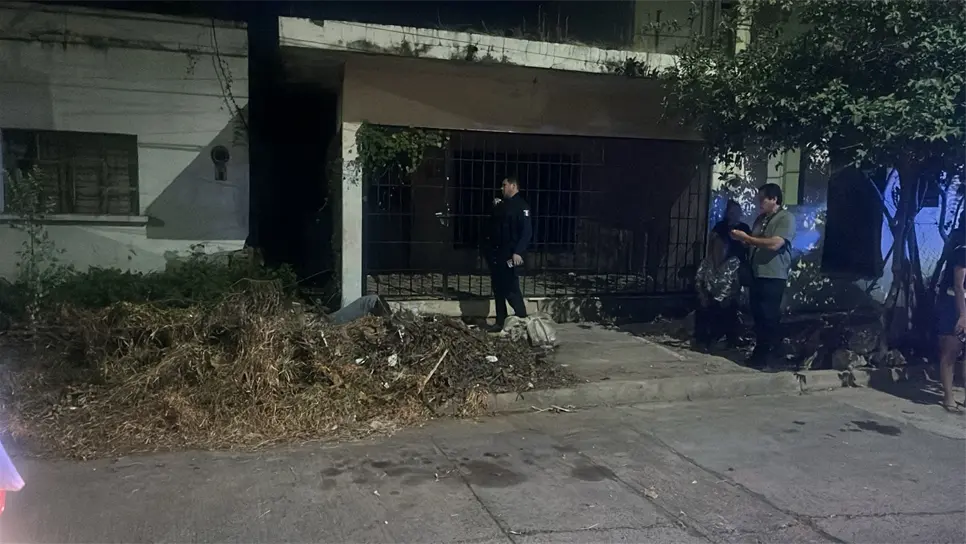 Policías investigan lo ocurrido. (FOTO: Luis Ramírez).