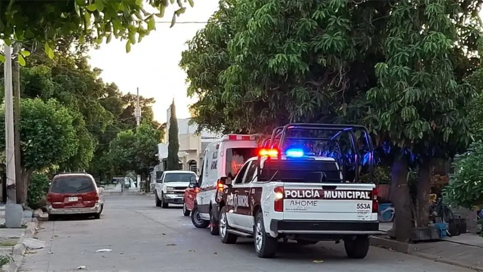 Vecinos encuentran muerto a adulto mayor en su cochera al sur de Los Mochis