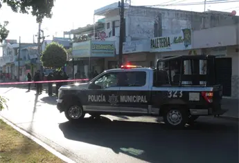 Atacan a balazos a mujer frente a oficinas de Telmex en Mazatlán
