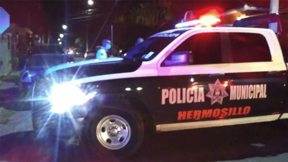 Minutos después, elementos de la Policía Municipal de Hermosillo llegaron al domicilio, donde sometieron al rijoso poniendo a salvo a los integrantes de la familia, quienes presentaron la denuncia correspondiente