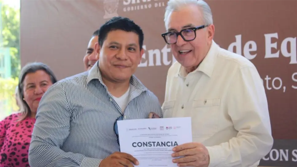 Rocha Moya beneficia a más de 100 navolatenses con el programa Equipa Sinaloa
