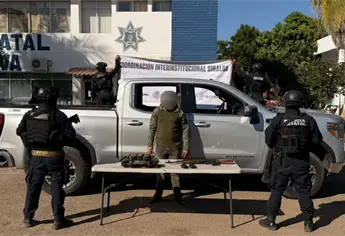 Cae un sujeto con un rifle y una camioneta robada en Estados Unidos