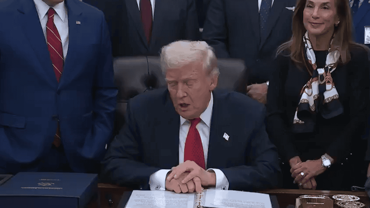 Trump firma decreto para retirar aranceles contra carne de res, plátanos, café y tomates