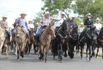 Encabeza Gobernador Rocha Cabalgata de inicio de Expo Feria Ganadera 2025