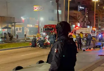 Mueren 3 personas tras explosión de taquería en malecón de Mazatlán; hay 2 más lesionados