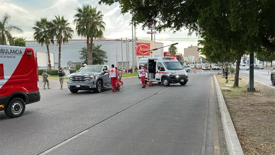 FOTO: Ambos cuerpos quedaron al interior del vehículo: uno en el asiento del conductor y otro en el del copiloto.
