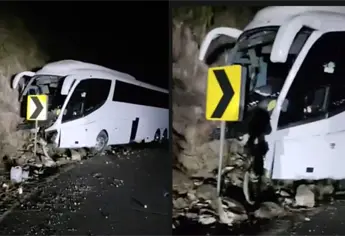 Choque de autobús deja 24 pasajeros lesionados en la sindicatura de Surutato, Badiraguato