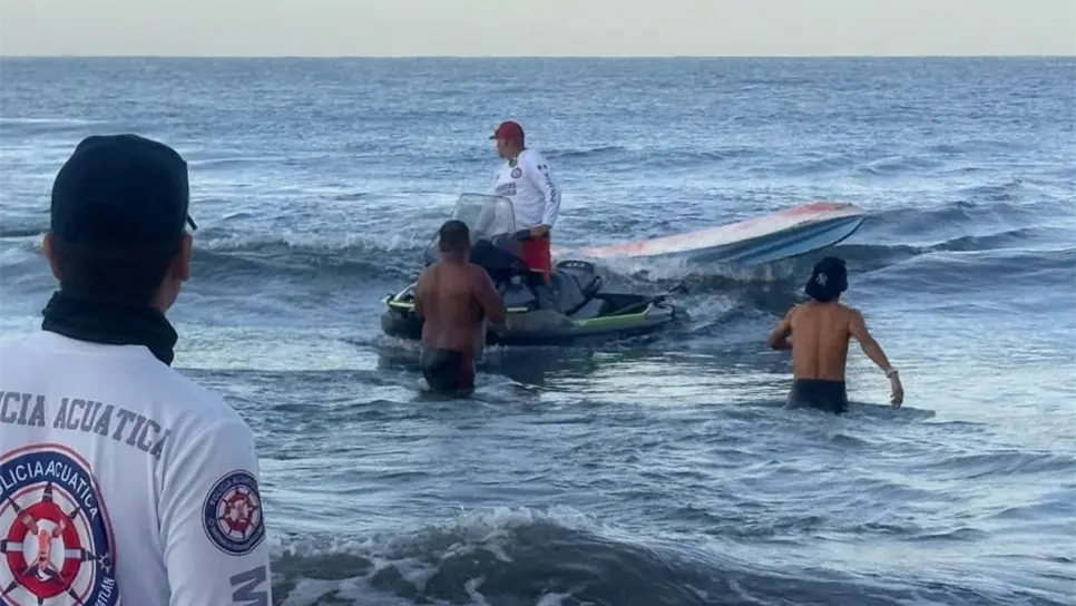FOTO: El bañista, originario de Canadá, recibió valoración médica en la orilla de la playa y, posteriormente, fue trasladado a un hospital, donde quedó bajo observación