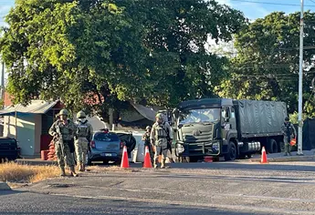 Muere mujer tras ser atacada de carro a carro en Nuevo Bachigualato, Culiacán; hay una pareja herida