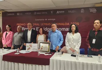 Roxana Elvridge Thomas recibió el Premio Nacional Letras de Sinaloa 2025 en la Feria del Libro de Los Mochis
