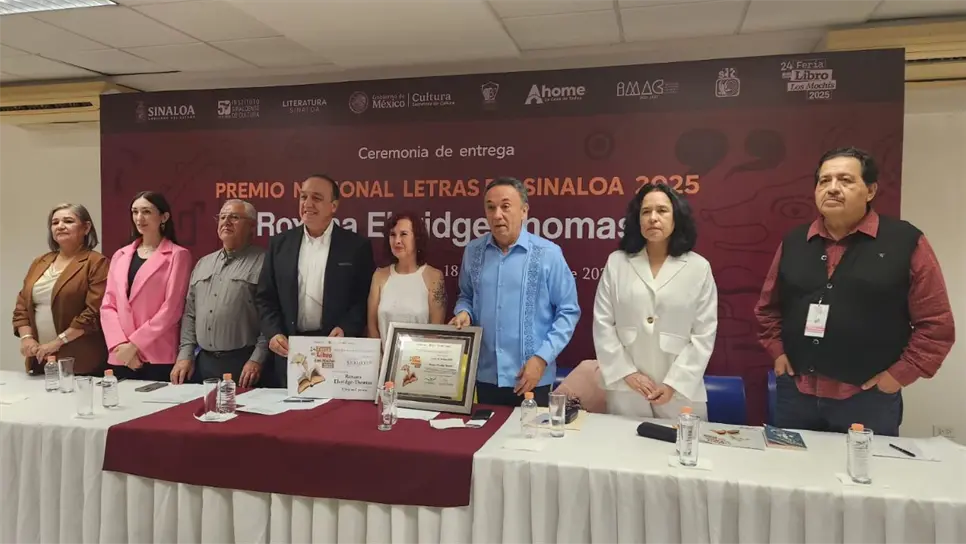 Al recibir el galardón una placa y un estímulo económico de 100 mil pesos, Elvridge Thomas agradeció al público mochitense y compartió que su vínculo con la literatura comenzó a los ocho años
