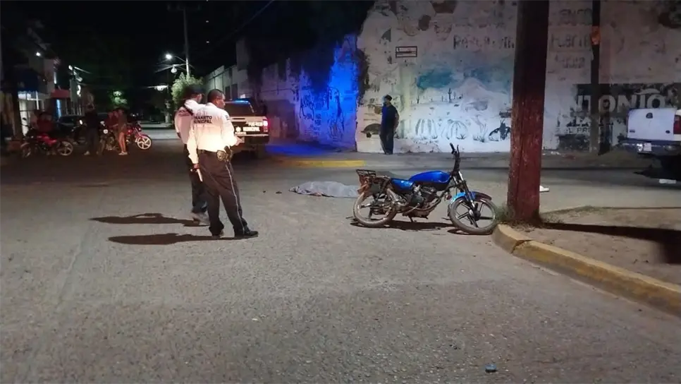 Una vez concluidos los trabajos periciales, se ordenó el traslado del cuerpo a una funeraria en la ciudad de Los Mochis, donde se le practicará la necropsia de ley para integrar los resultados a la carpeta de investigación