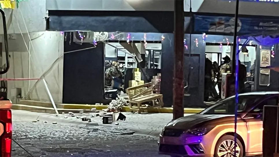 El frente del negocio terminó completamente destrozado. (FOTO: Enrique Chan).