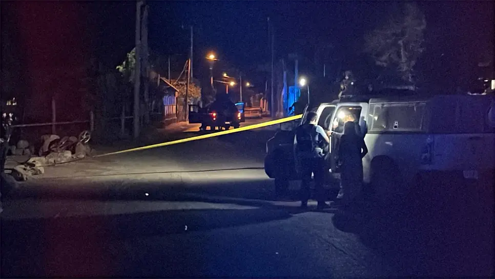 El cuerpo del joven quedó entre las piedras. (FOTO: Ángel Beltrán).