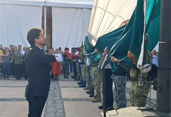 Omar López Campos encabeza izamiento de bandera por el 115 Aniversario de la Revolución Mexicana