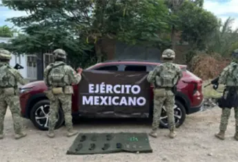 Aseguran un vehículo con reporte de robo, cargadores, cartuchos y dosis de droga en la Colonia Díaz Ordaz, Culiacán