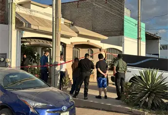 Muere mujer asfixiada mientras dormía en Los Mochis; se incendió un altar con santos