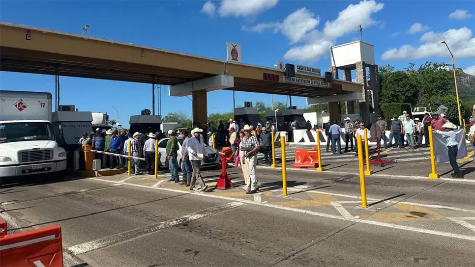 Los transportistas y campesinos pidieron a la población no salir a carreteras ya que no habrá paso. (FOTO: Temática).