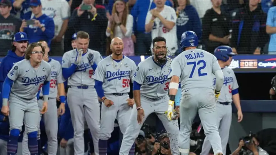 Se espera que la pelota Rojas alcance un precio de entre 100 mil, siendo 1 millón 838 mil pesos y 300 mil dólares 5 millones, 514 mil pesos mexicanos. Mientras por la de Smith se sitúe entre los 300 mil, 5 millones 514 mil pesos y los 500 mil dólares, 9 millones 190 mil pesos mexicanos