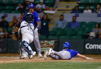 Charros arman fiesta en la novena y sobreviven al susto