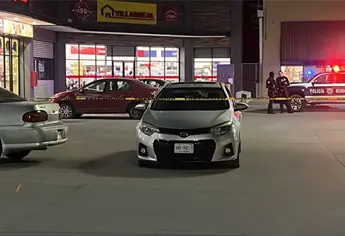 Sujetos armados  abandonan un vehículo y despojan otro cerca de Ciudades Hermanas en Culiacán