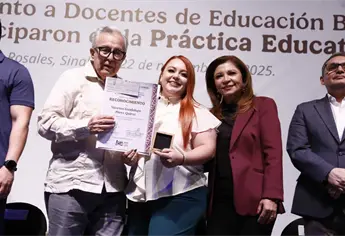 Reconocen a maestros de Sinaloa; Rocha Moya los exhorta a seguir capacitándose