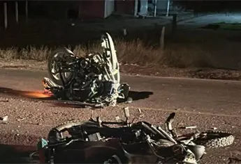 Aparatoso choque de motocicletas en la carretera Ahome–San José deja dos jóvenes muertos y un menor grave