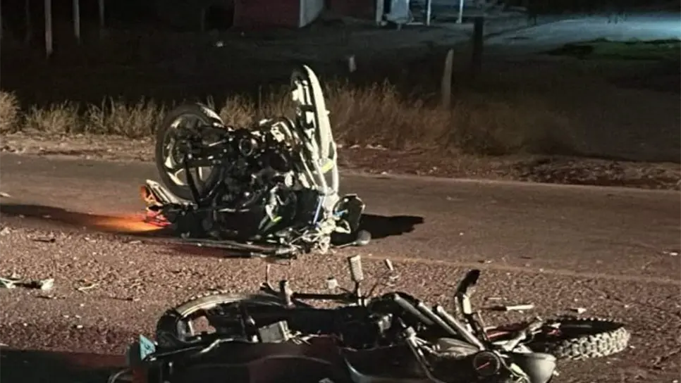 FOTO: Aparatoso choque de motocicletas en la carretera Ahome–San José deja dos jóvenes muertos y un menor grave