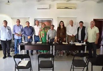 Presentan proyecto del monumento al maestro César Gámez Robles en la Villa de Ahome