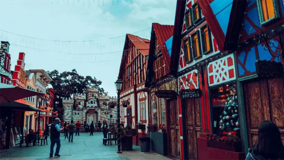 Este Pueblo Mágico es famoso por su producción artesanal de esferas navideñas de vidrio soplado, a lo largo del año. Por eso, es conocido como El pueblo de la eterna Navidad