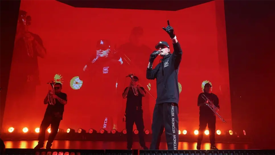 La Parka ha sido una figura clave en la evolución artística y sonora de Peso Pluma durante los últimos dos años. Su participación en composiciones, arreglos y presentaciones ha fortalecido la presencia del cantante en escenarios nacionales e internacionales