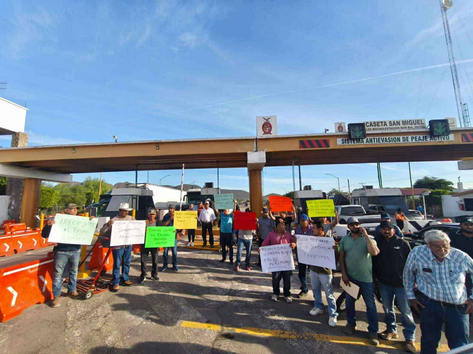 Productores temporaleros de frijol amenazan con bloquear la caseta de San Miguel en Ahome