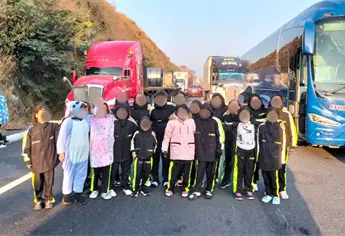 ¡Piden ayuda!  30 niñas deportistas sinaloenses llevan horas varadas en Jalisco por bloqueos; No tienen comida