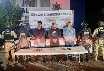 Detienen a tres sicarios con pistolas calibre .45 y un vehículo robado en la Buena Vista, en Culiacán