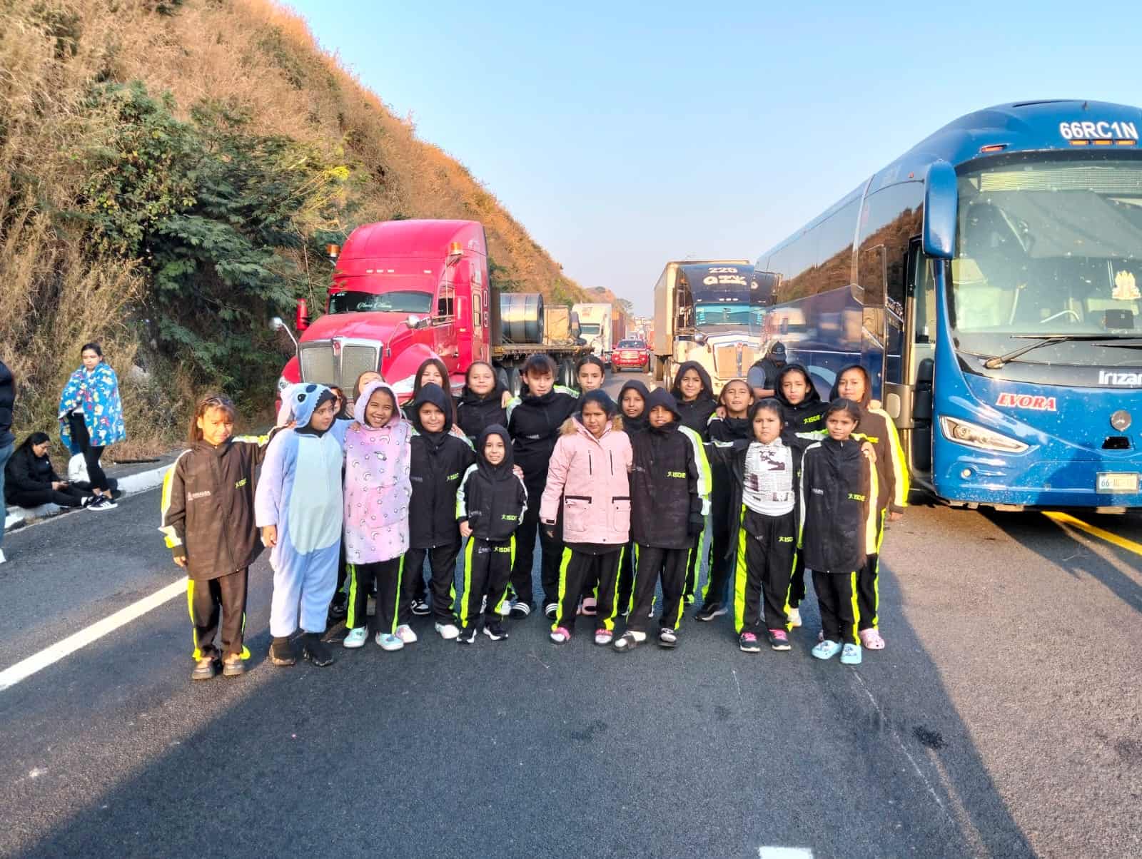 ¡Se logró! Las 30 niñas deportistas sinaloenses logran salir del bloqueo en Jalisco