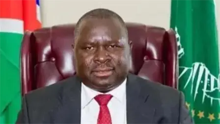 Conoce a Adolf Hitler Uunona, el político de Namibia que ganó las elecciones pese a su nombre controvertido Conoce a Adolf Hitler Uunona, el político de Namibia que ganó las elecciones pese a su nombre controvertido