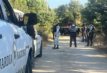 Envuelto en una cobija localizan un cuerpo en la curva de San Pedro, Navolato