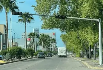 Semáforo “fifí” de Los Mochis no será retirado; Antonio Menéndez busca solución que no colapse el tráfico