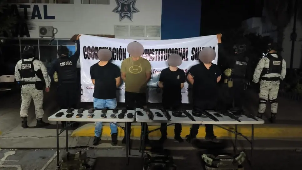 Los detenidos y lo asegurado. (FOTO: Cortesía).