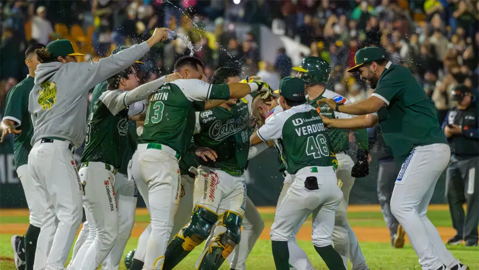 Cañeros celebran el triunfo. (FOTO: Liga Arco Mexicana del Pacífico).